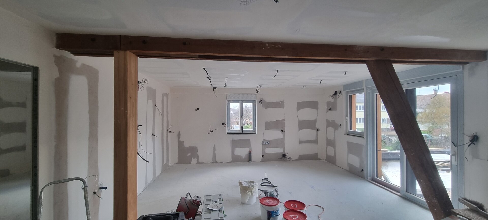 Préparation des murs et plafonds avant peinture intérieure